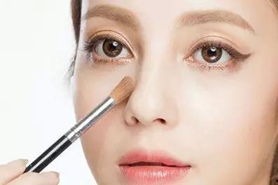 眉心凹陷的明星,揭秘神秘气质背后的故事